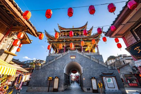 彝族文化遗产：通过图片感受独特的民族风情与艺术魅力