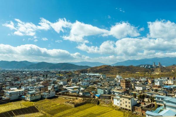 彝族文化遗产：通过图片感受独特的民族风情与艺术魅力