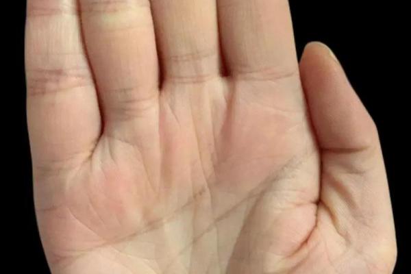 女人看手相揭示人生秘密的五大技巧