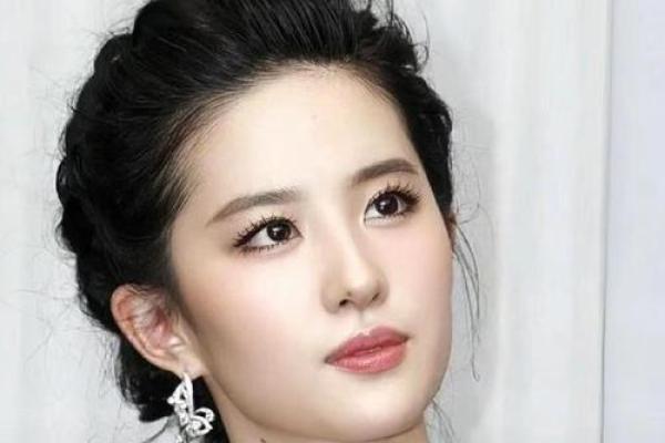 鼻梁高挺的女人面相，成功与自信的象征