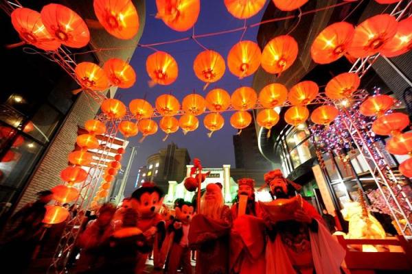 民间节日与地方特色的紧密联系