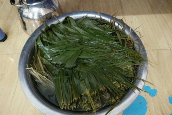 迎接冬季节日：家居装饰与节日食谱推荐