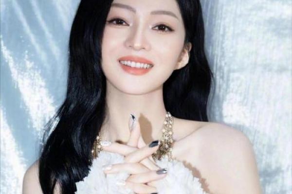 吊眼面相女人的性格特征与生活轨迹