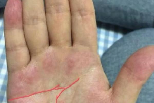 惊曝！老公手相泄露外遇秘密