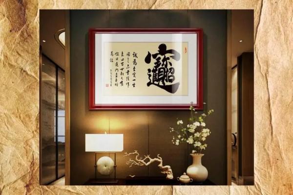 卧室装修必备：风水大师推荐的挂画秘籍，提升运势