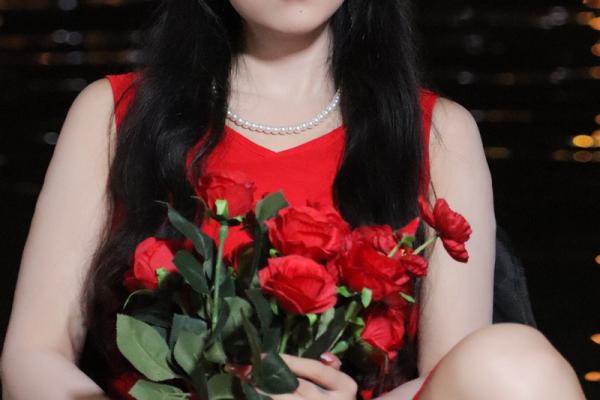 面容如花，气质非凡：揭秘胡面相的神秘魅力！