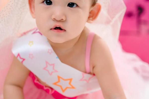 甜美宝宝名：萌萌哒小公主