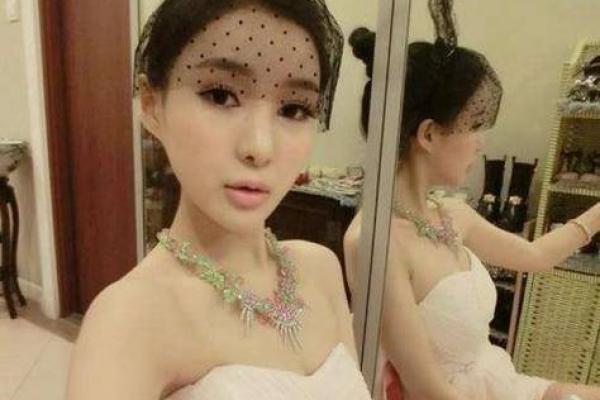 郭美美八字揭秘：命运起伏背后的惊人真相