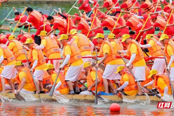 龙舟竞渡，共庆端午：节日习俗与民族精神