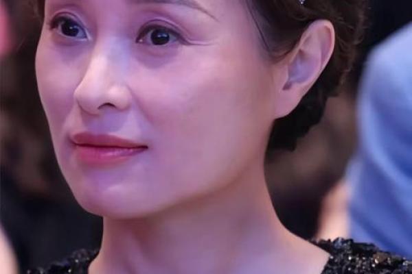 面相凌云皱纹显智慧