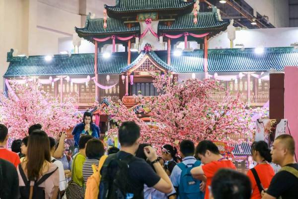 传统魅力，全球共庆：不同国家节日的民俗风情展