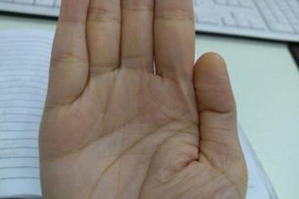 破茧成蝶，叛逆纹手相带你探索自我魅力