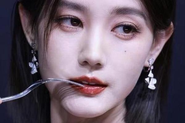 独一无二的鼻痣魅力