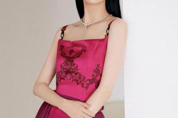 佟丽娅命理婚姻揭秘：揭秘明星幸福背后的秘密！
