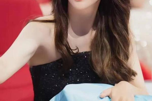 佟丽娅命理婚姻揭秘：揭秘明星幸福背后的秘密！