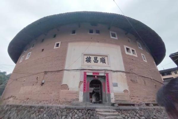 探秘福建土楼群：传统文化的活态传承