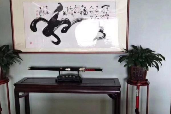 龙泉宝剑风水摆设：财运亨通、辟邪护身，居家必备神器