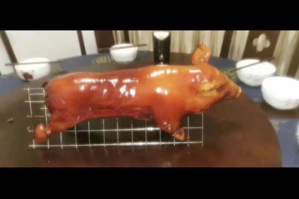 乳猪之韵：名字中的烤味人甿
