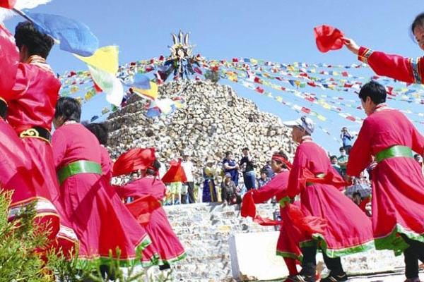 祭敖包：蒙古族神秘祭祀仪式的文化内涵