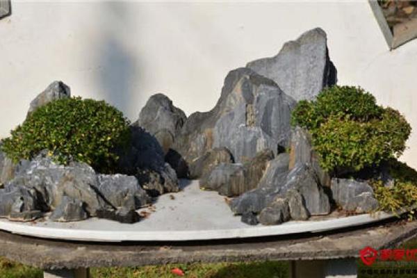 如何通过假山制作优化家居风水环境