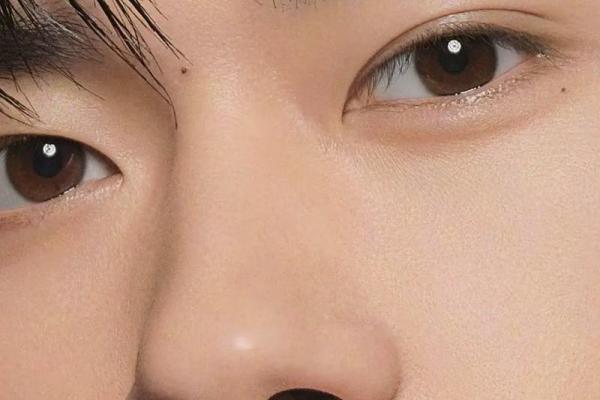 奇迹！右嘴角痣男人的独特魅力