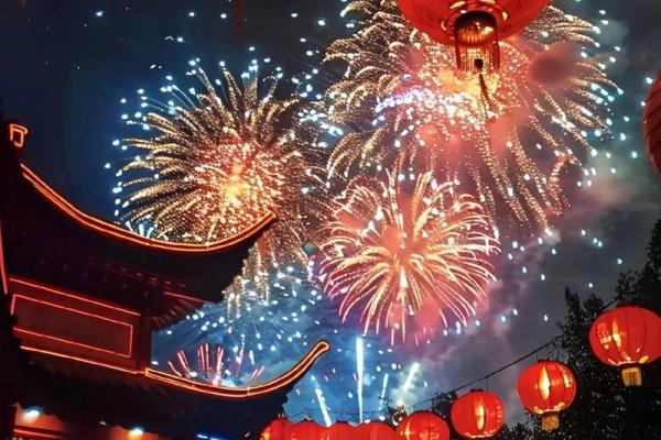 灯火阑珊迎新春，年味浓郁过大年