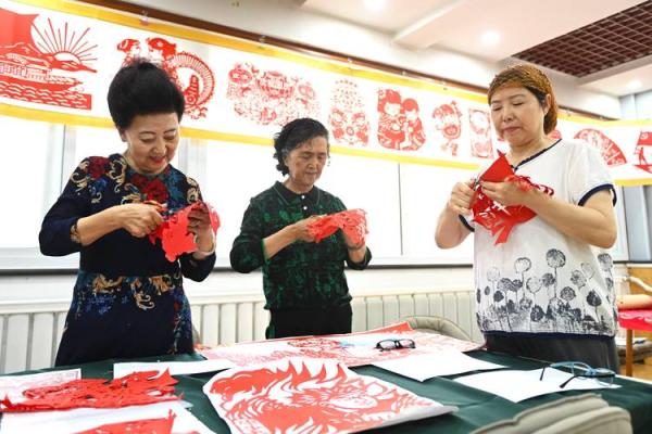 油香飘满街巷，回族开斋节：一家团圆，全民欢庆