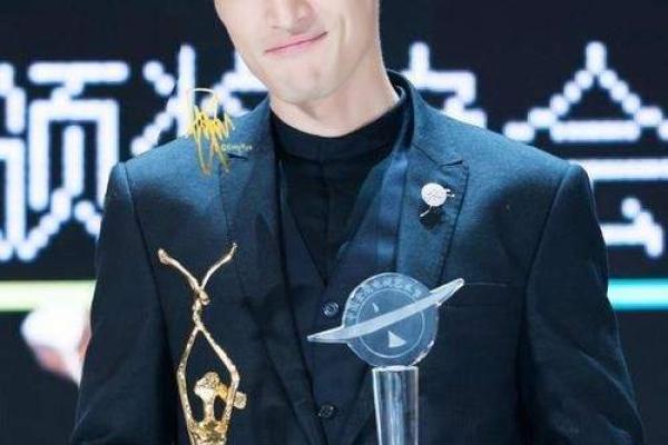 痣在右嘴角的男人，命运多舛？