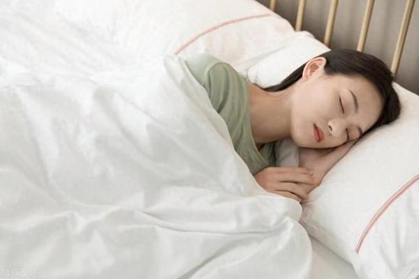 卧室门睡觉时开还是关？揭秘风水秘密，让你一夜好眠