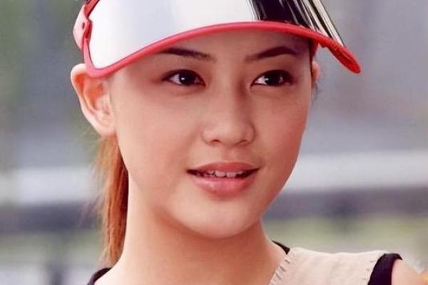 娱乐圈奇女子应采儿，命理揭秘她的逆天人生！