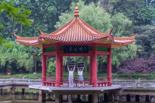 凉亭风水大揭秘：办公室屋顶风水宝地，助你事业腾飞