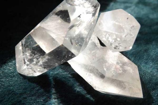 手相之谜:探寻早逝者留下的生命密码 手相之谜:探寻早逝者留下的生命密码