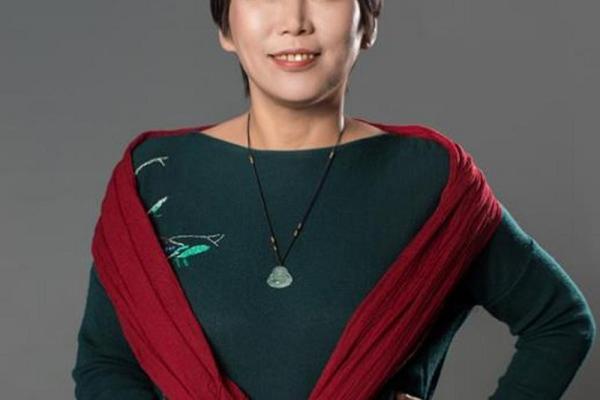 何炅夫妻恩爱秘诀大公开：命理专家解读婚姻和谐之道