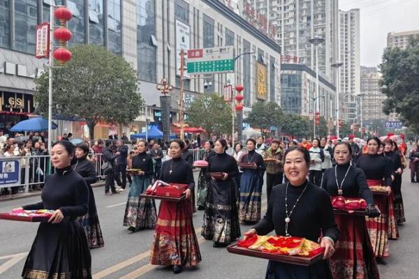 十一佳节，民俗风情浓