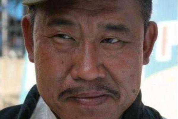 歪嘴男人面相解析：命运多舛还是魅力独特？