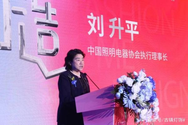 高博然：博学多才，然智慧闪耀——姓名运势解析之光