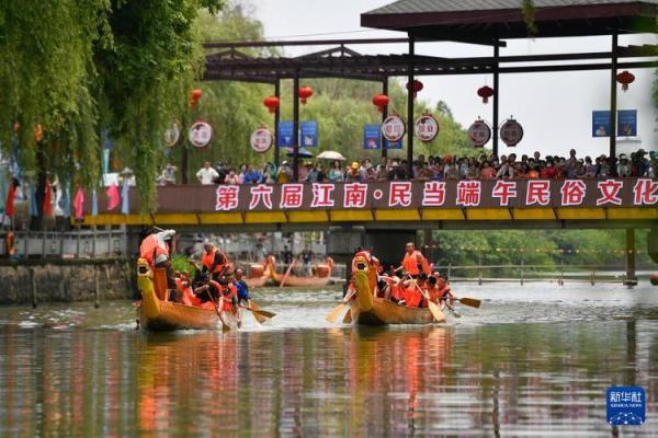江南水乡赏灯会，民俗风情话端午