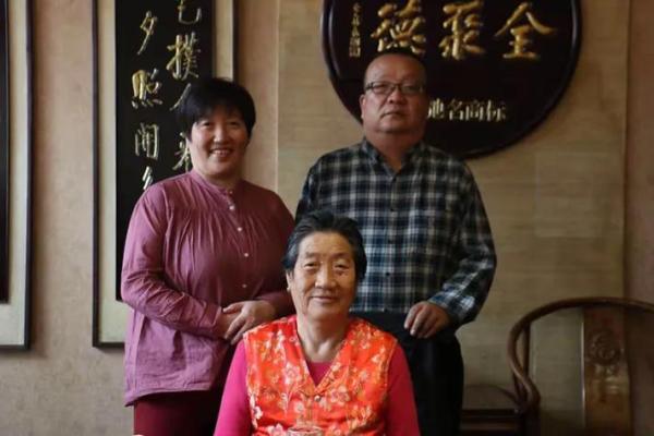 迪名传承：探寻名字中的家族记忆与情感