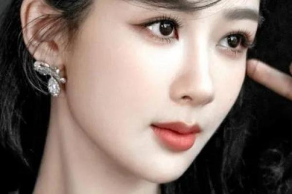 杨紫八字命理大公开，揭秘明星运势背后的秘密！