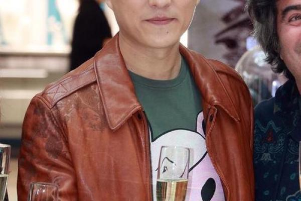 歪嘴男人面相揭秘：命运多舛还是魅力非凡？