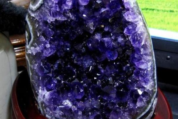 紫水晶风水宝物：家居招财转运必备神器