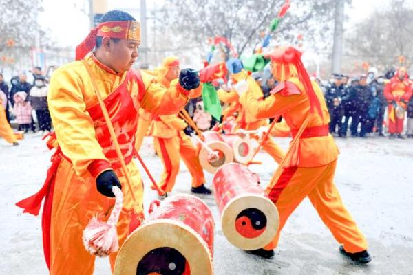 正月里闹新春，民俗风情迎佳节