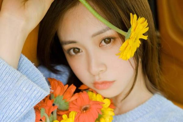 额头如玉女，运势亨通显贵相
