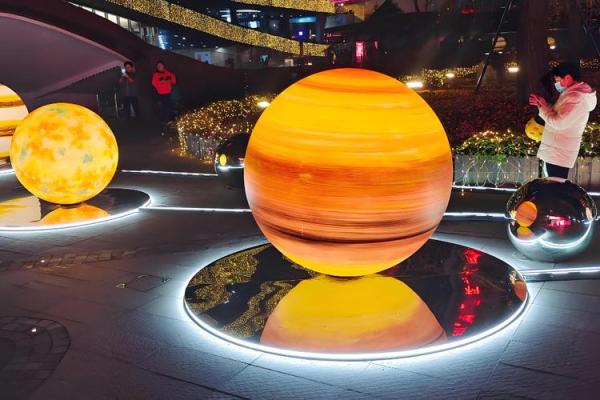 夏菲：阳光明媚，智慧与美丽并存的璀璨星辰