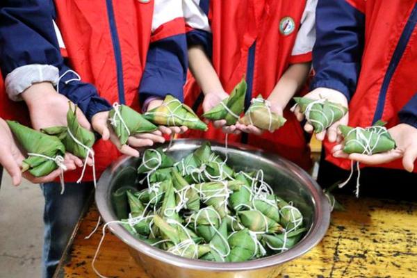 法会香火旺盛，端午佳节传承民俗