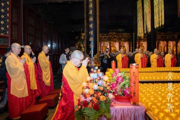 法会香火旺盛，端午佳节传承民俗
