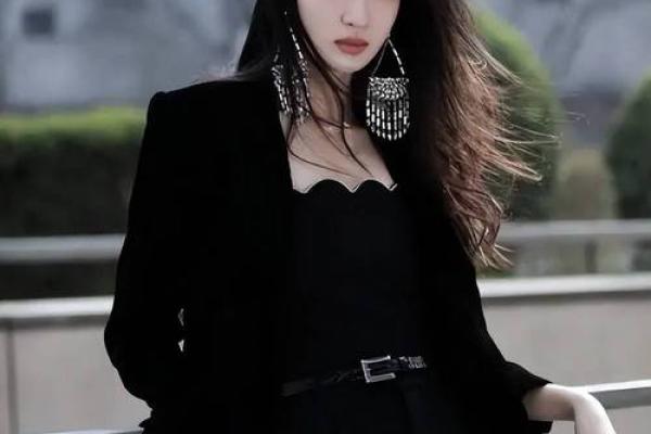 痣相女风采独绝，全身散发出神秘诱惑！