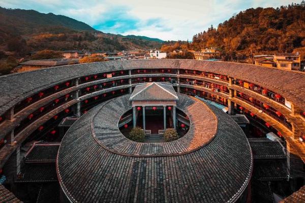从福建土楼群看中国传统建筑文化的魅力