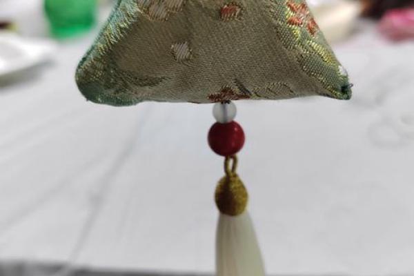 传统文化中的端午香囊：寓意与手工艺术