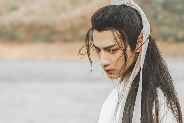 阳光面相的男子魅力解析